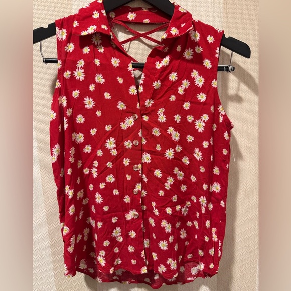 Red Sleeveless Floral top - Picture 2 of 4